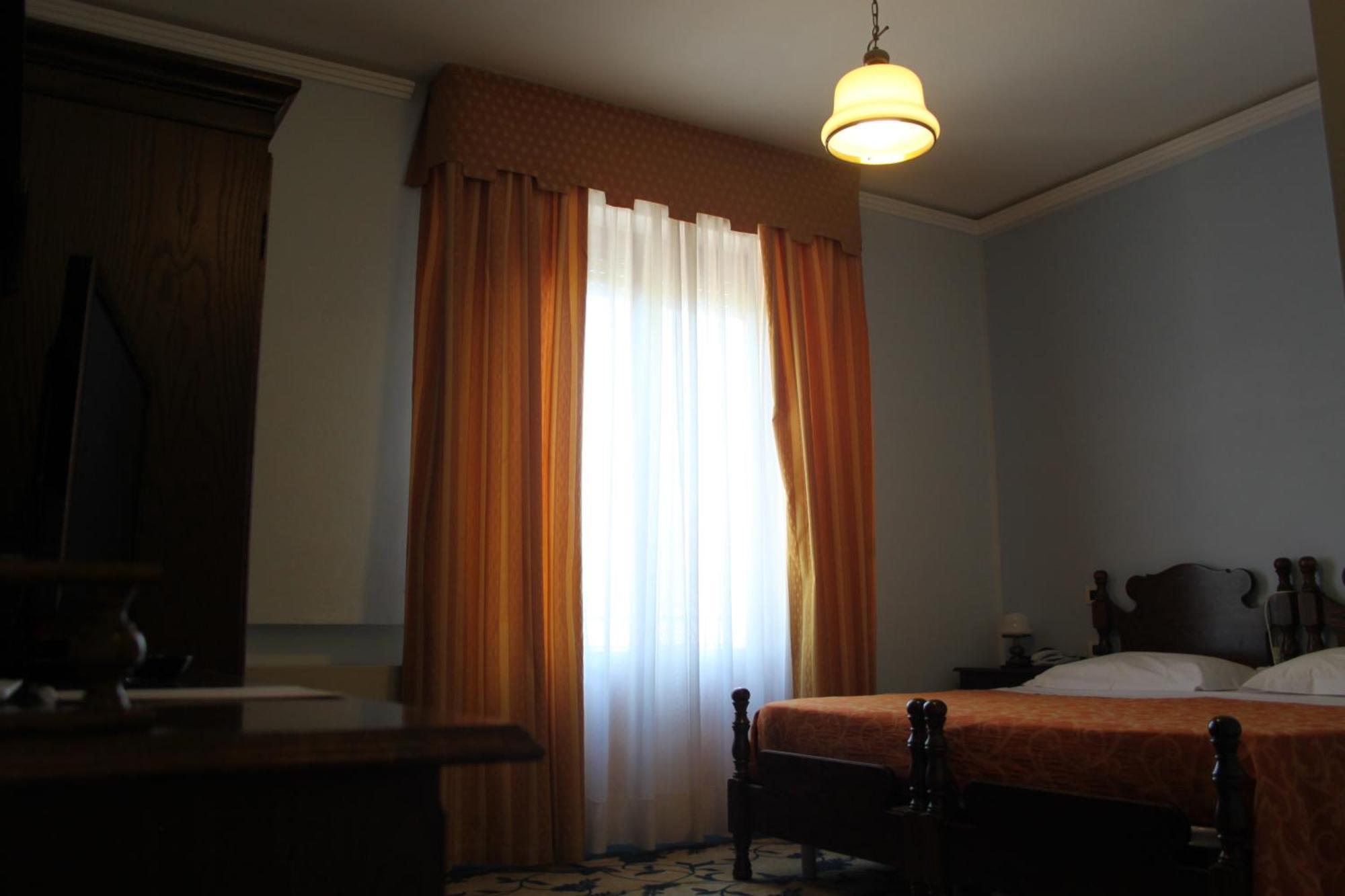 Hotel Girasole Civitanova Marche Exterior foto