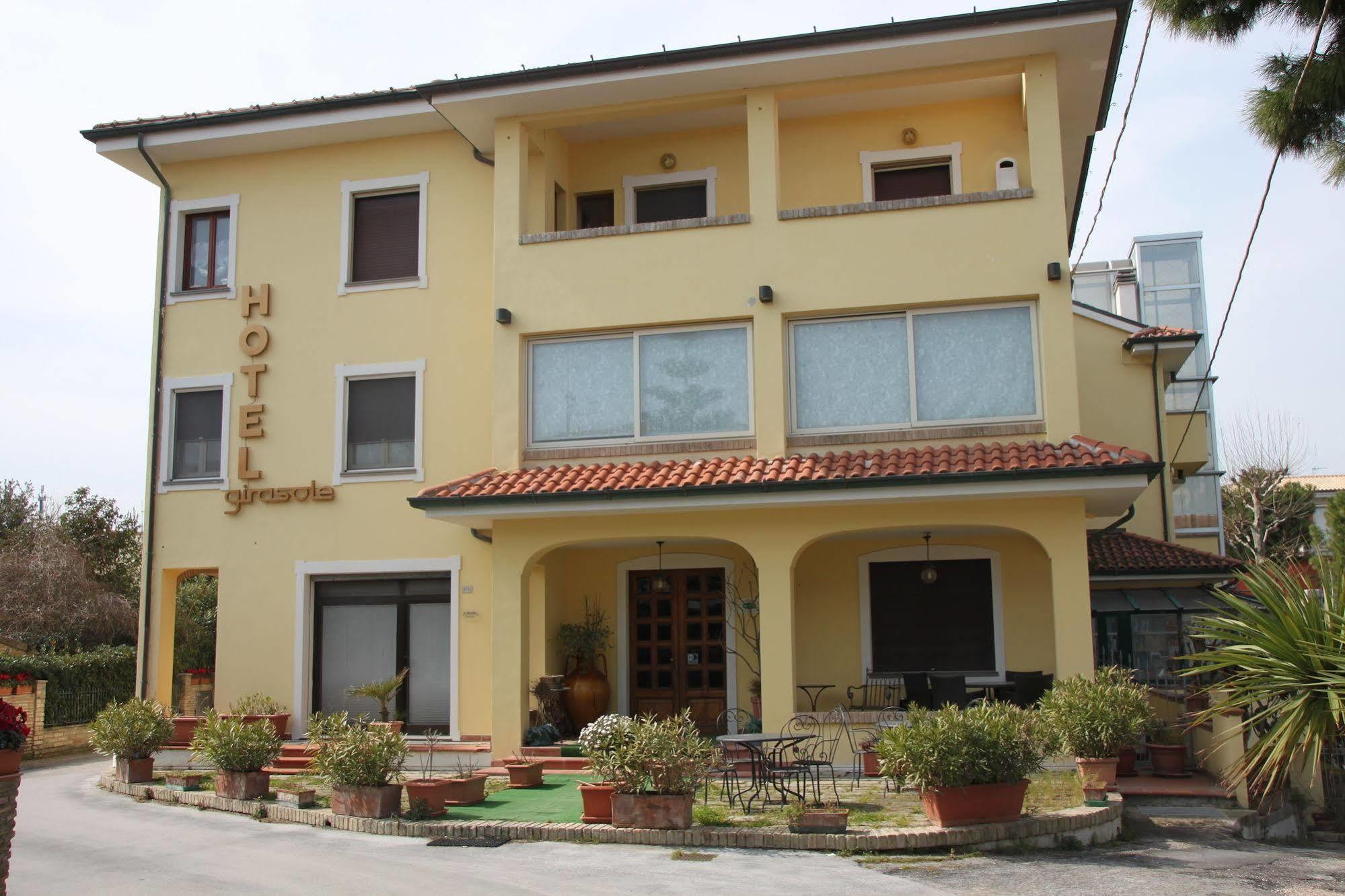 Hotel Girasole Civitanova Marche Exterior foto