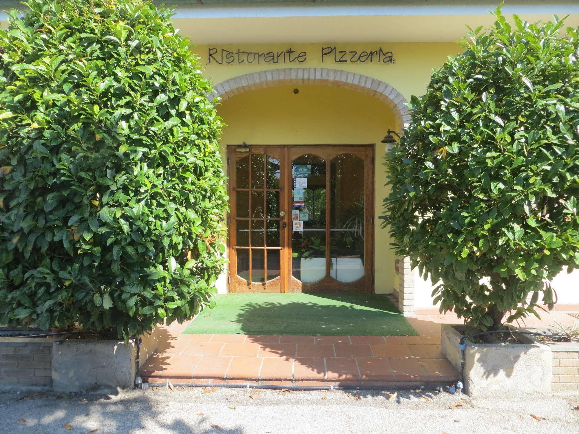 Hotel Girasole Civitanova Marche Exterior foto